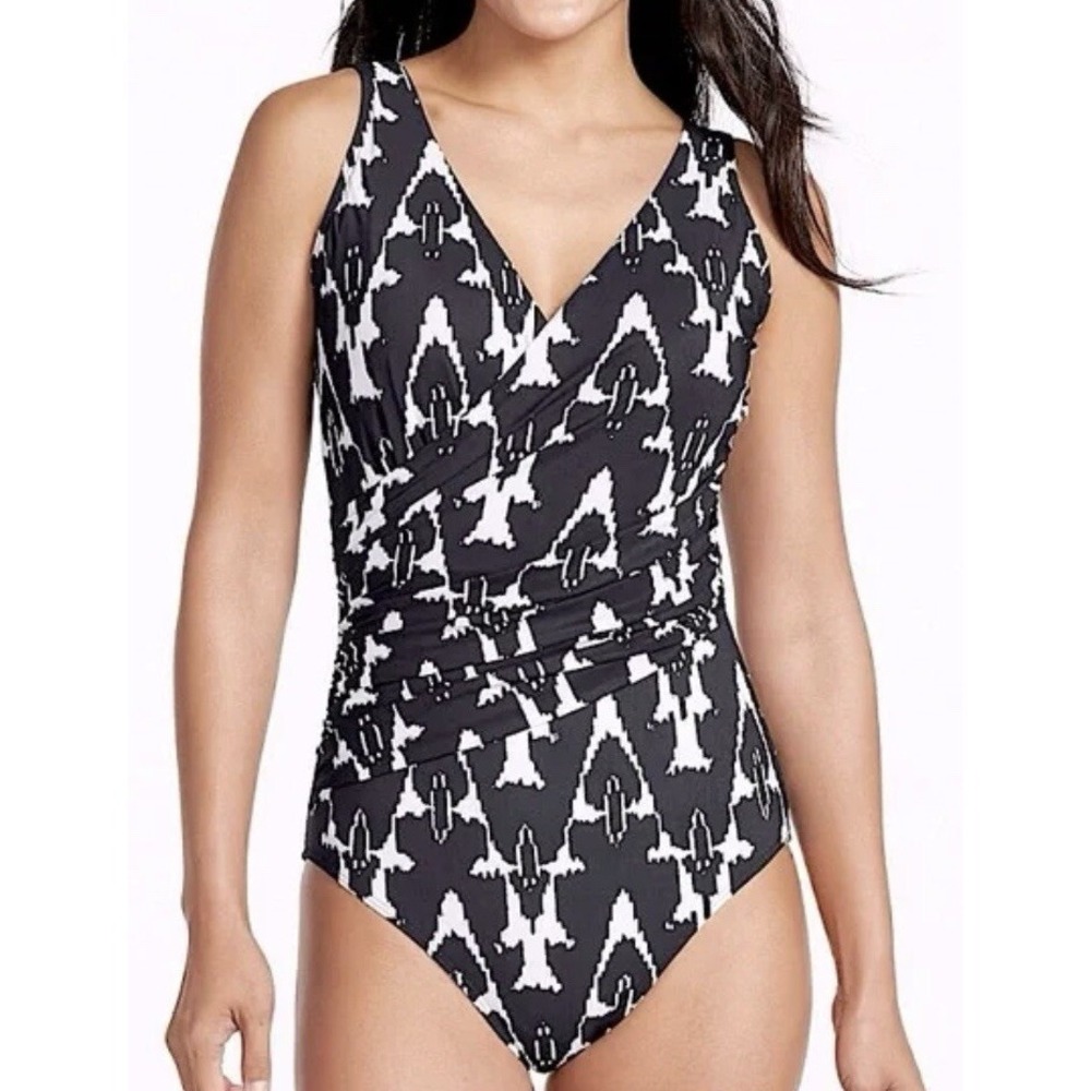 L.L. Bean Slimming Swimsuit Tanksuit Black Ikat $109 8 501690 UPF 50+ C6